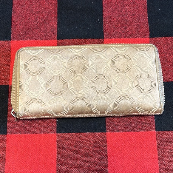 Authentic Coach Zipper Wallet - Picture 4 of 17